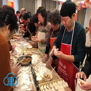 【新春走基层】月牙河街为退役军人家送上热腾腾的饺子