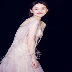 练练现身嘉人中国风超级盛典 高贵优雅吸睛亮眼