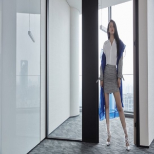 时尚打女母其弥雅最新杂志大片 刚柔并济尽显女性力量