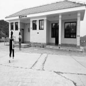 西山国家森林公园山顶公厕不开游客“望厕兴叹”