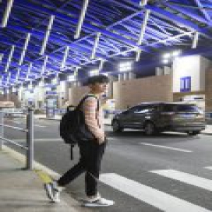 熊梓淇出发米兰时装周 温暖舒适上演简约时尚