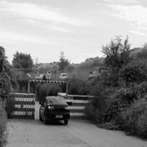 芦花路断路施工 或绕远数里或颠簸吃土