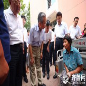 省领导到潍坊市察看暴雨灾情看望慰问受灾群众