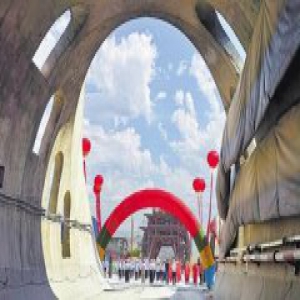 京张高铁崇礼支线最长低瓦斯隧道顺利贯通