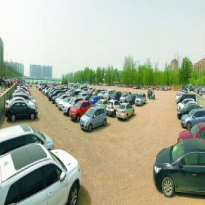 金桥小学旁补全交通设施 “生死路口”变“安全岛”