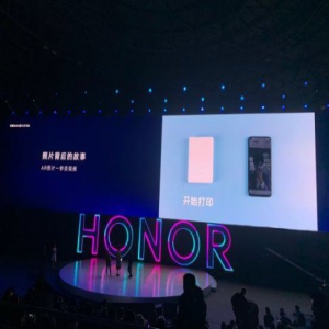 紧随荣耀V20发布 荣耀MINI照片打印机和小哨兵智能摄像机亮相