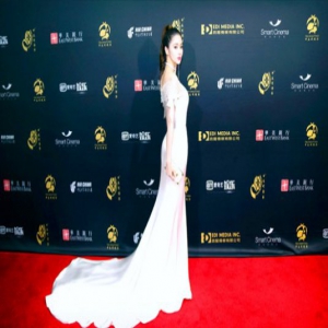 蓝燕中美电影节 “王妃造型”闪耀好莱坞