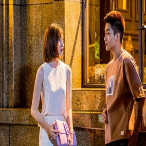 屈楚萧电影处女作《二十岁》上映 网友：吻戏太多不敢看