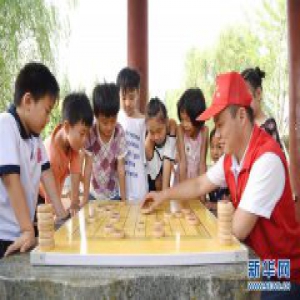 “微爱接力”情暖农村留守儿童