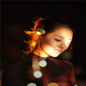 唱作全才吉娜·爱丽丝正式签约环球音乐