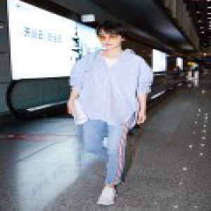 海清老爹风演绎机场时尚 夏日这样穿时髦又吸睛