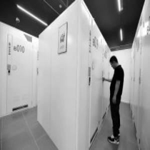 守住疏解整治成果 群租地下室变身智能储物间