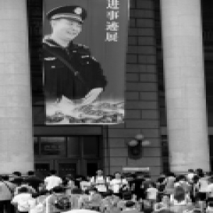 明起到省博物院看“吕建江先进事迹展”