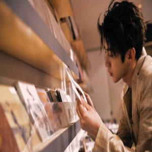 蔡徐坤美好奇妙夜从天而降？舞台完美主义被叫“偏执狂”