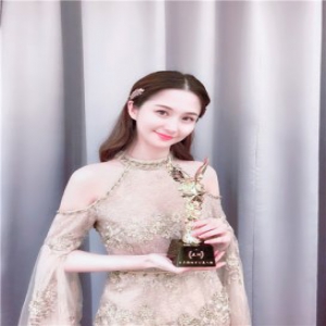 蓝燕因工缺席 感恩获亚洲最具公益影响力人物奖