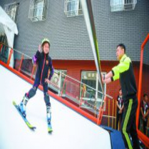 冬奥主题教育 两年14万中小学生上冰上雪
