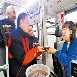 送上热粥 表表心意