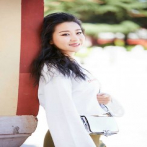 苗圃新街拍深秋送暖 放肆笑容不惧寒凉