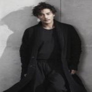 杜淳全新写真首曝 黑色雅痞定义新自我