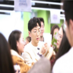 演员白客初冬下午茶送温暖 万万没想到竟然是游戏高手