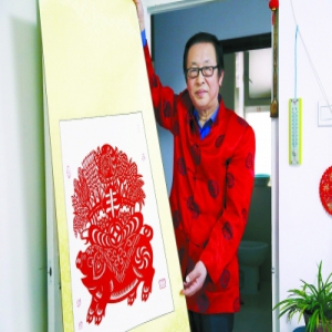 非遗传承人创作新作品“肥猪拱门”