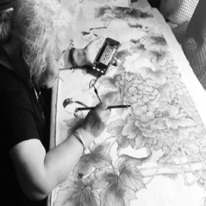 含饴作画 八旬老太与娃娃同上考场