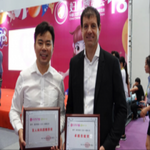 国术科技斩获第18届妇儿博览会“卓越贡献奖”和“百人妈妈团推荐奖”两项大奖