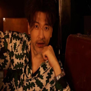 王策时尚随拍 印花衬衫诠释复古风潮