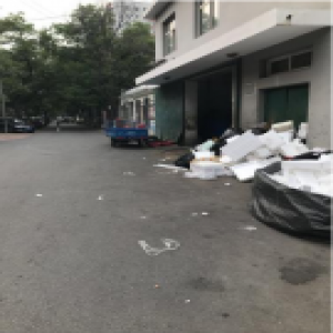 学院路38号院环境脏乱 垃圾站紧邻居民楼又吵又臭