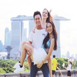 李连杰俩女儿大量私照曝光，被帅哥亲密搂腰疑恋情曝光