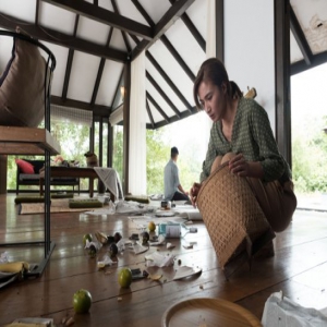 《无双》登国庆票房冠军 “秀清”冯文娟用眼神飙戏