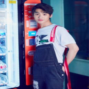 孙铂然清爽写真曝光 谦逊少年迈开演戏第一步