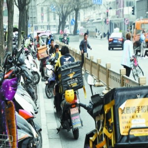 进西单有地儿停了！新模式破解非机动车停车难