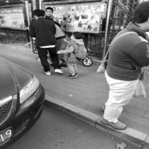 免费派发礼物看准一老一小 当心个人信息泄露