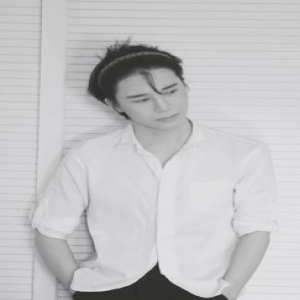 陈奕天超优质感写真 黑白尽显高贵气质