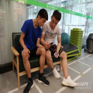 【河北40年·蜕变】揣着小手机去看大世界