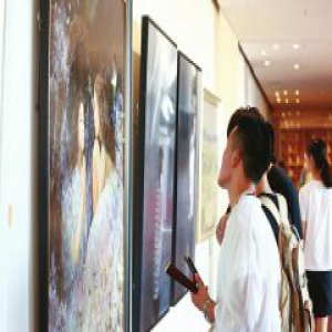 山东省首届大学生优秀艺术作品展开幕