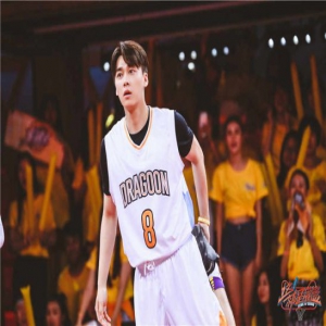 《这就是灌篮》李易峰上场秀球技 李慕豪手指意外伤