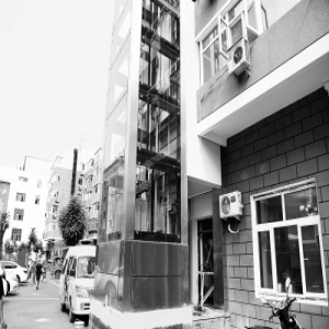 很稳当 没噪音 通州首部老楼装电梯投入运行