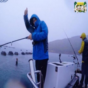 田亮康复归队遇难题 《美味猎手》冒险出航海钓遭遇暴雨危机