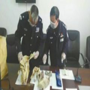 青海无人区发现50年前遗骨 留有毛主席字样报纸