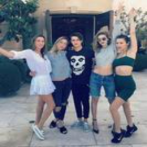 穿腻阔腿裤 不如试试风靡时尚圈的“老爸裤”