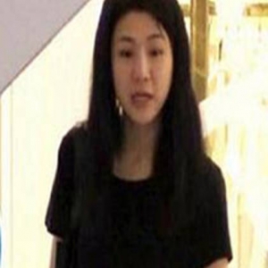 疑似钟汉良隐婚妻子探班 低调入住同一酒店