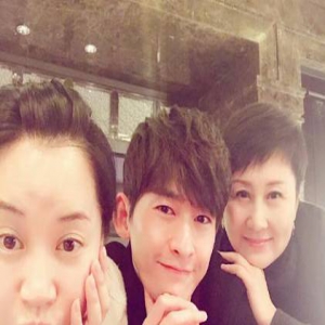 “花少”团再聚！许晴嘟嘴卖萌 凯丽张翰亲密互动