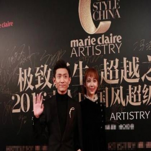 张一山杨紫挽手亮相，却不小心暴露了身高(图)