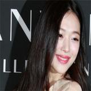 迷倒欧巴原来是那道“光” 韩星闪光妆容大揭秘