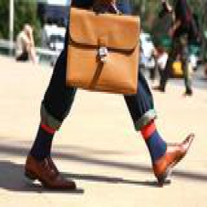 挽得一手好裤脚，没有姑娘推不倒