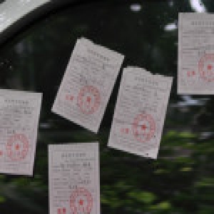 男子伪造千张违停罚单骗车主扫码 无钱进账就落网