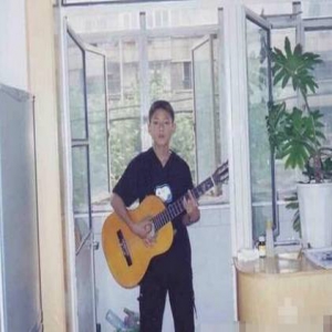 毛晓彤晒旧照为陈翔庆生 两人甜蜜互动狂撒狗粮