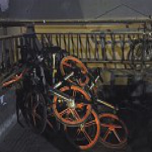 北京频发共享单车损毁事件 黑摩的司机蓄意破坏